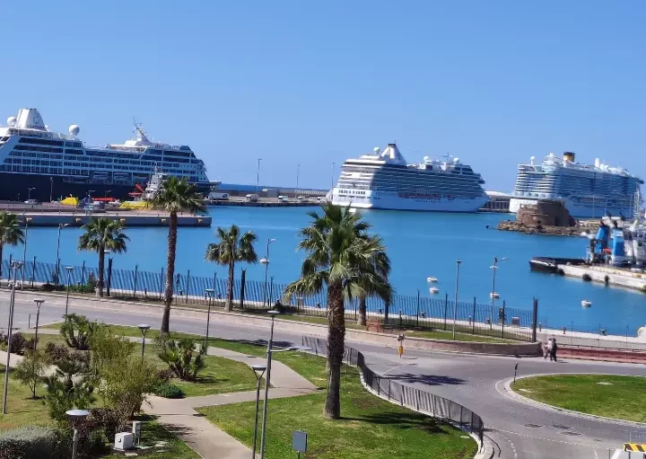 Porto di Civitavecchia visto da Maa ristorante